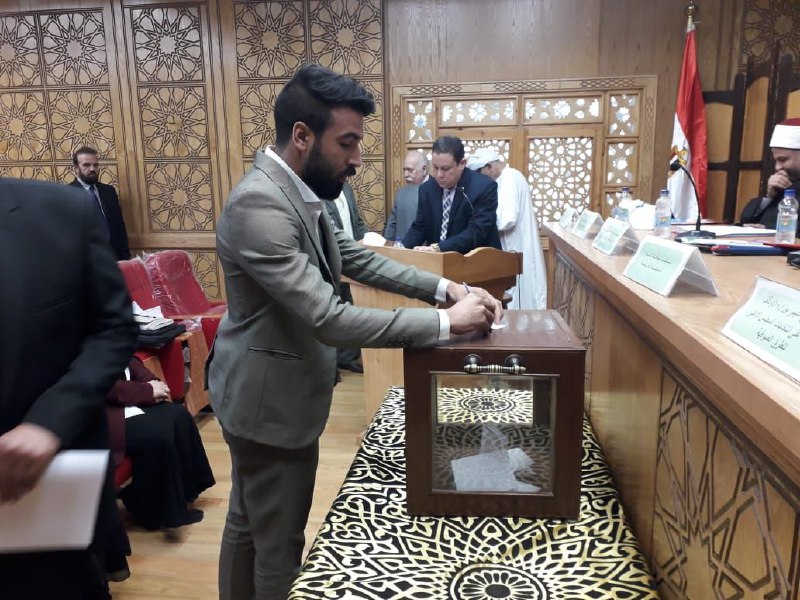 تجرى الآن انتخابات الطرق الصوفية لاختيار 10 ممثلين لهم بالمجلس الأعلى للطرق الصوفية بمقر المشيخة العامة الجديد بالدراسة