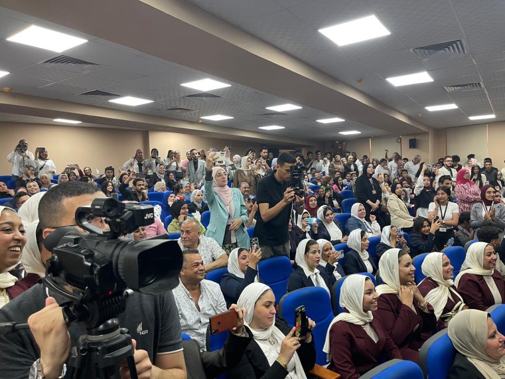 تحكيم مشروعات التخرج لطلبة البكالوريوس